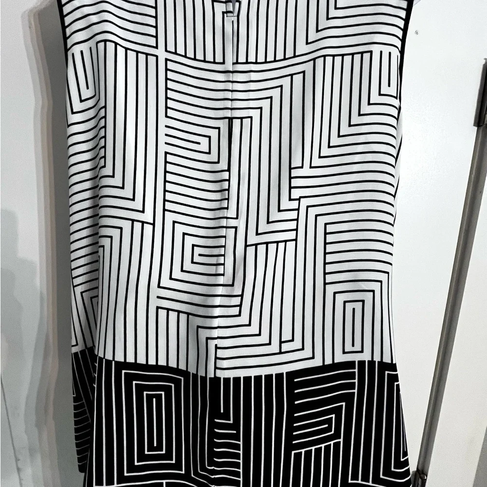 Tommy Hilfiger Black White Sleeveless Top  tag missing L/XL 22 in pit to pit - Picture 2 of 6